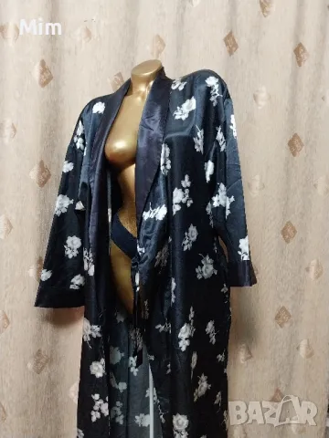 L/2XL Черен сатенен халат на цветя , снимка 9 - Нощници - 48925176