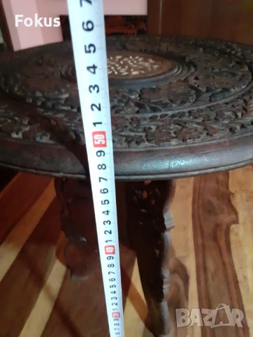 Стара  масичка дърворезба с инкрустации от седеф, снимка 4 - Антикварни и старинни предмети - 50999072