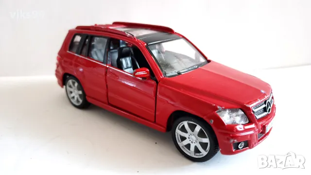 Bburago Mercedes-Benz GLK-Class 350 - 1:32, снимка 6 - Колекции - 48573209