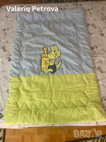 Олекотена завивка за бебешко креватче