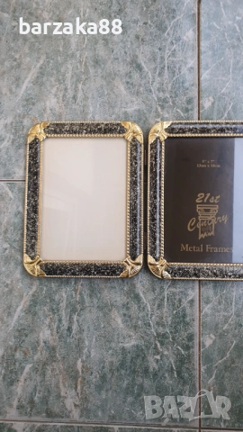 Позлатена рамка за снимки