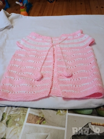 Бебешки дрешки ръчно плетиво, подходящи за възраст до 12 месеца