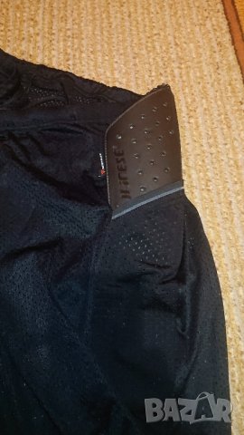 Dainese - протекторен клин, снимка 3 - Аксесоари и консумативи - 43421919