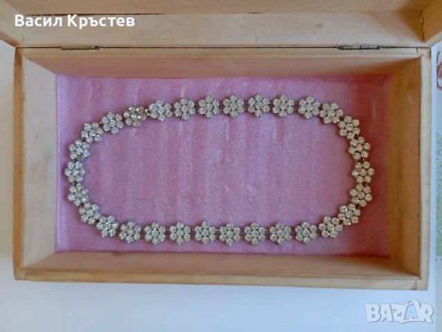 Колие, Огърлица с Чешки високо качествени кристали, с 30 флорални детайла, 1977 г., снимка 1