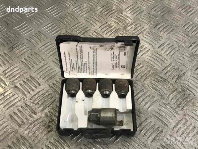 Секретни болтове джанти Hyundai Tucson,2004г.