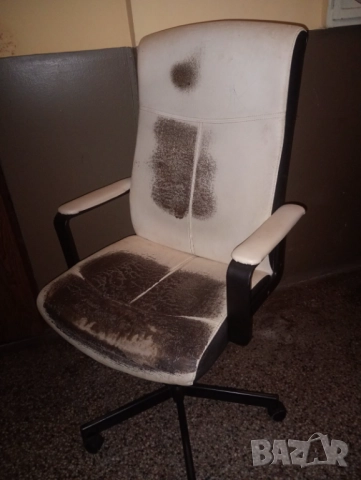 Подарявам офис стол