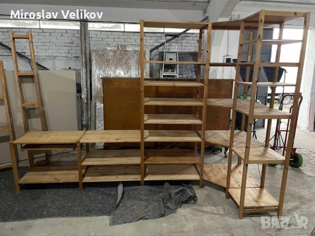 Дървен регал Икея в много добро състояние , снимка 3 - Секции и витрини - 52650379