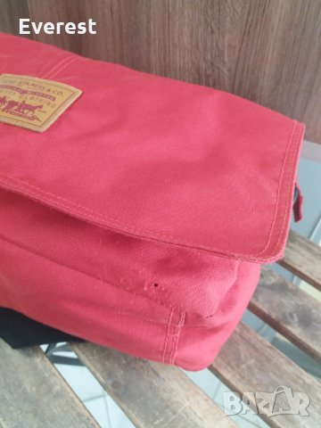 Levis  голяма червена чанта от брезент, снимка 12 - Чанти - 32543892