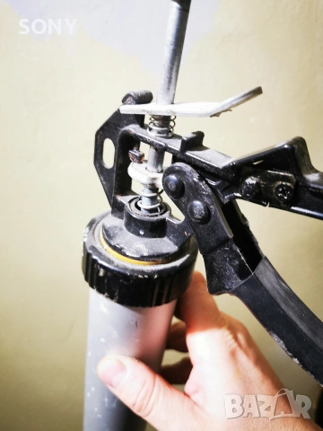 Пистолет за картуш и меки опаковки