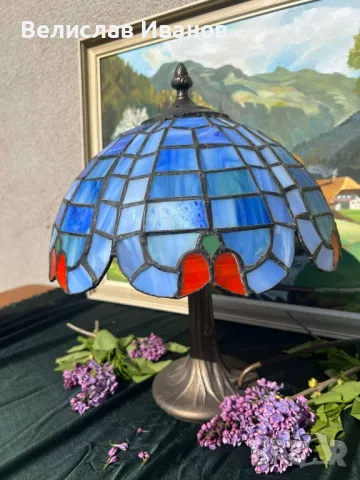 Приказна витражна лампа Tiffany.С маркировка. Отлично състояние. Работеща., снимка 2 - Настолни лампи - 50026083