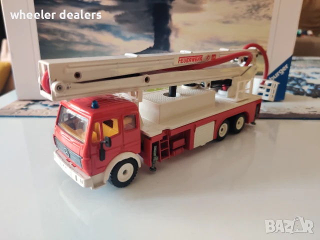 Метална количка SIKU Камион пожарна с Вишка Mercedes LKW