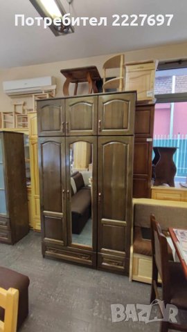 Гардероб трикрилен с огледало-Масив в цвят. Наличен!, снимка 3 - Гардероби - 43846249