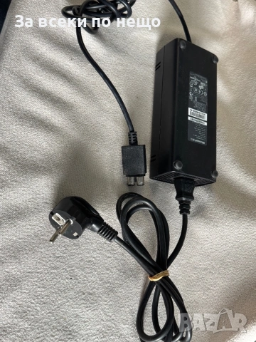 Оригинално зарядно за XBOX 360 Slim, снимка 3 - Аксесоари - 53410957