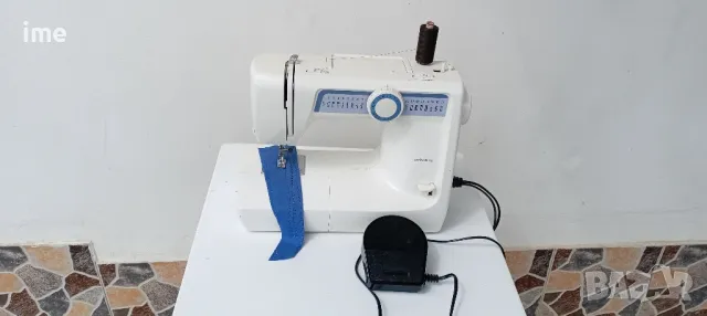 Шевна машина НОМЕР 01. Privileg Quelle. Ревизирана. Работеща с мостра на някой видове на шиене.