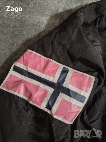 NAPAPIJRI черно яке , снимка 3 - Якета - 52284387