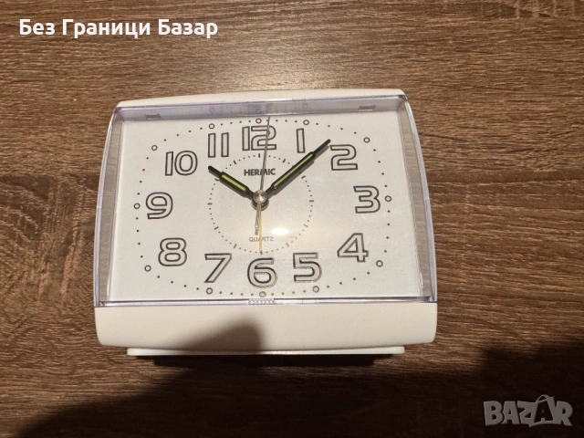 Нов Часовник Класически настолен кварцов будилник с аларма – бял дизайн