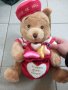 Колекционерско плюшено мече Мечо Пух Disney Store Winnie The Pooh Valentine, лимитирана серия, снимка 1 - Плюшени играчки - 44057835