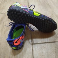 Спортни обувки за футбол на Адидас , снимка 4 - Детски обувки - 43152093