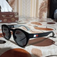Слънчеви очила Tommy Hilfiger , снимка 6 - Слънчеви и диоптрични очила - 42978420