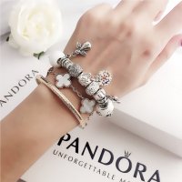 Гривна с талисмани Пандора/Pandora, снимка 4 - Гривни - 33458048