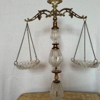 Красива Кристалнa везнa на справедливостта с мраморна основа, снимка 1 - Антикварни и старинни предмети - 43482086