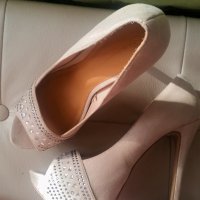 Обувки Stradivarius, снимка 1 - Дамски обувки на ток - 28175068