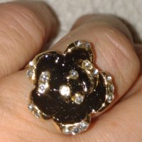 Искрящ дамски пръстен Черно цвете, снимка 1 - Пръстени - 43204736