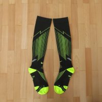 nike elite hyper lightweight compression socks black volt , снимка 4 - Дамски чорапи - 32541186