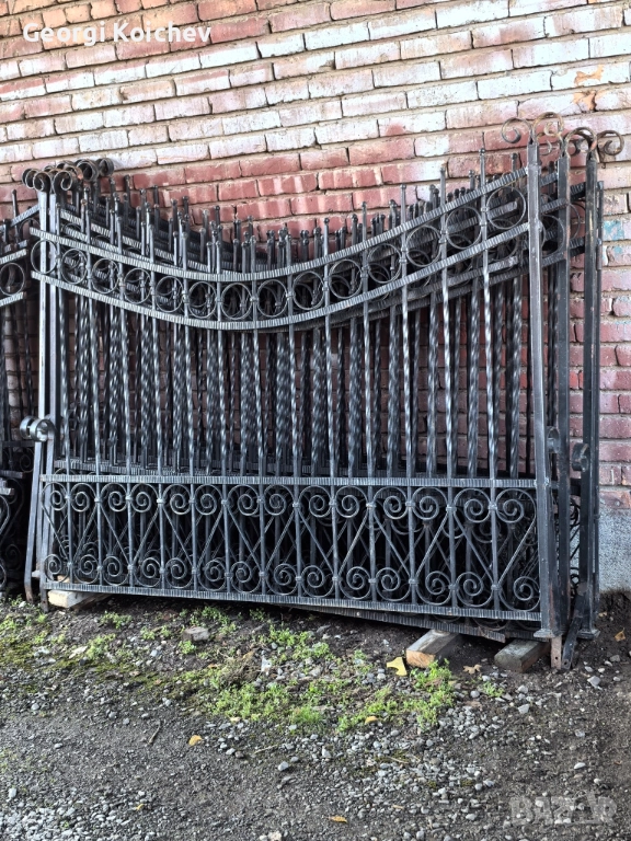 оградни пана ковано желязо масивни ; портал с колони и наземни фенери, снимка 1