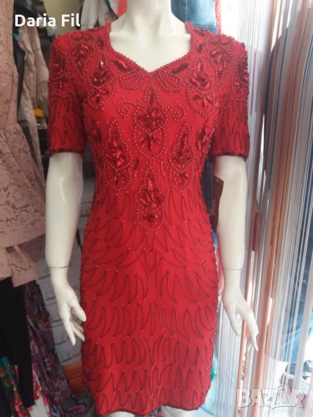 УНИКАЛНО КРАСИВА червена рокля, цялата обшита с червени перлички и синци , снимка 1