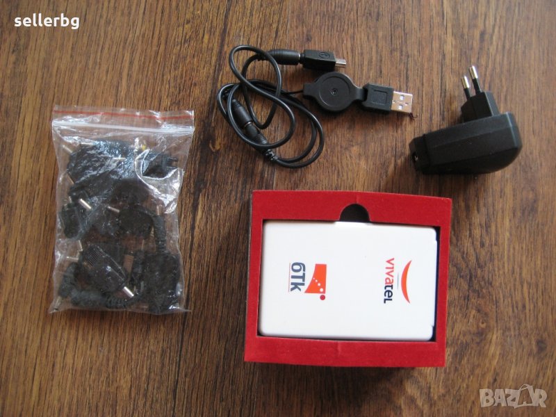 Соларна външна батерия за GSM, таблет, GPS с фенерче и различни букси, снимка 1