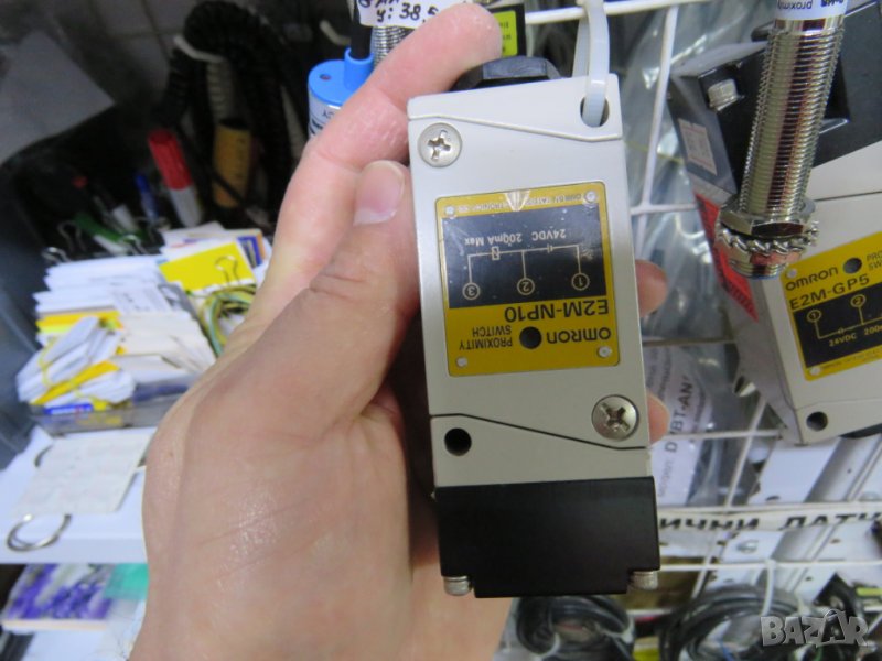 Японски индуктивен датчик, Паралелепипед датчик  Omron E2M-NP10 метал 24волта ;10-30в=;NPN-но ;200мА, снимка 1