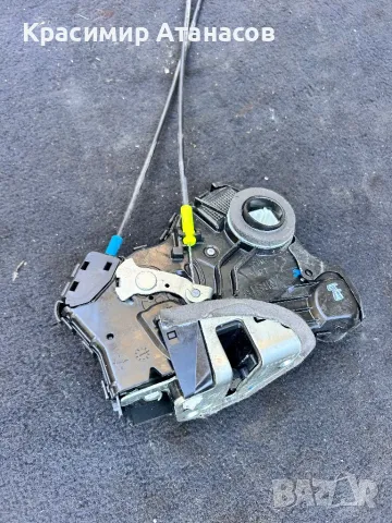 Брава на врата предна дясна за Тойота Аурис. A046693 , снимка 2 - Части - 49602511