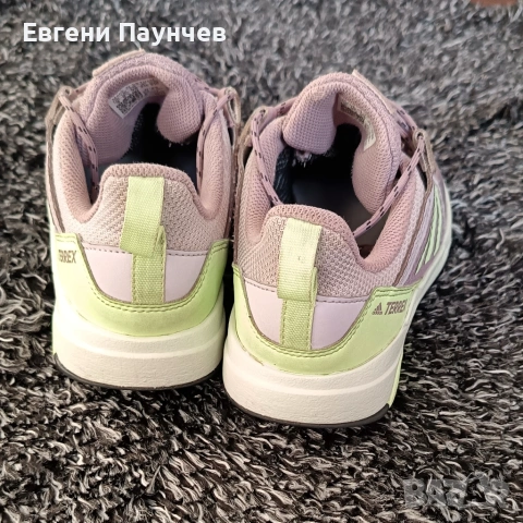 Adidas туристически маратонки размер 35 в розови Дамски Детски , снимка 3 - Маратонки - 53454519
