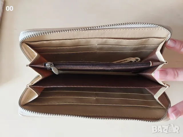 Дамско портмоне (бежово), снимка 3 - Портфейли, портмонета - 49021375