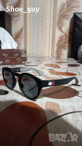 Слънчеви очила Tommy Hilfiger , снимка 6 - Слънчеви и диоптрични очила - 42978420