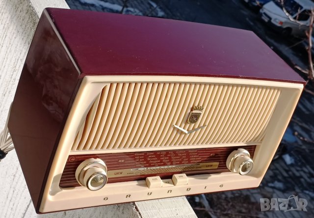 Старо лампово радио Grundig type 87 с УКВ FM 88-108MHz, снимка 2 - Други ценни предмети - 43966377