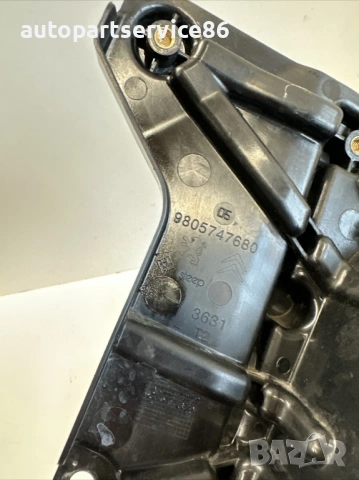 Капак на ангренажен ремък 65000 км за Peugeot 3008 1.2T (2022) 9805747680, снимка 2 - Части - 53596506