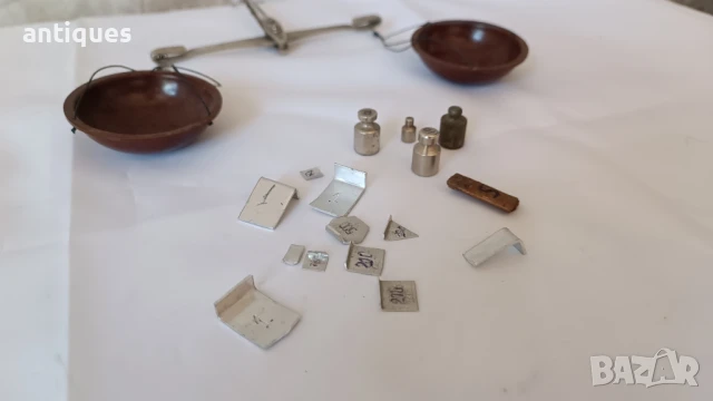 Стара малка везна с теглилки - Сделано в СССР , снимка 2 - Антикварни и старинни предмети - 50987650