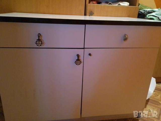 Шкаф като нов, запазен и много здрав, снимка 3 - Шкафове - 52718835