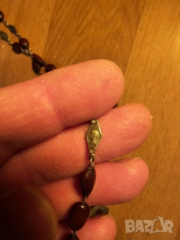 Стара молитвена броеница от франция Лурд с кръст света богородица  исус и кафяви зърна  за да ви паз, снимка 4 - Антикварни и старинни предмети - 51845018