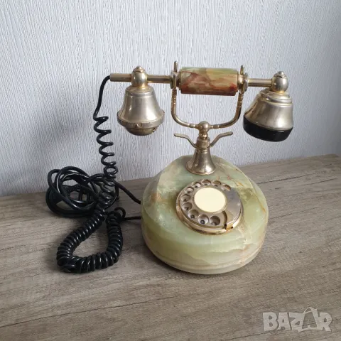 Стар винтидж арт старинен античен телефон