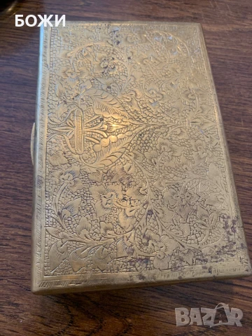 Антикварна гравирана месингова кутийка – XIX / XX век