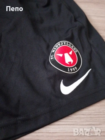 Гащи Nike , снимка 2 - Къси панталони - 50950092