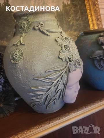 Големи делви с дървени еластични орнаменти 