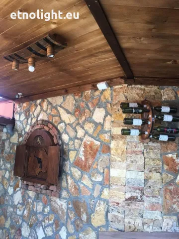 Дървени стенни стойки за бутилки с ръчно изработени колела , снимка 5 - Етажерки - 49183070