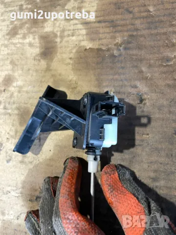 Механизъм за капачката на резервоара с номер А2038201997 за Mercedes E class W211 V6 4matic Kombi OM, снимка 5 - Части - 49495060