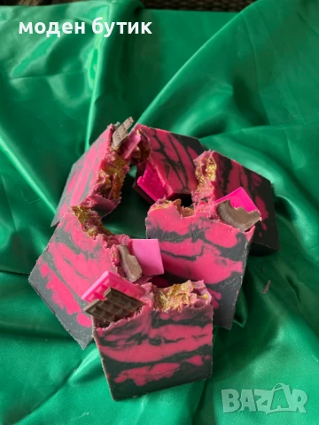 „Шоколадово-малиново съблазняване“ - копринен сапун с натурален сапун, снимка 9 - Декоративна козметика - 51063268
