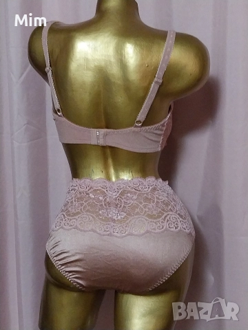 Triumph 80 D К-т Дантелен сутиен и бикина пепел от рози , снимка 6 - Бельо - 52889386