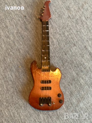 Мини модел на   китара, снимка 1 - Антикварни и старинни предмети - 43919025